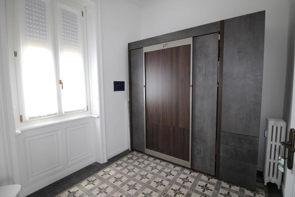 Lacaralele1 * Mailand